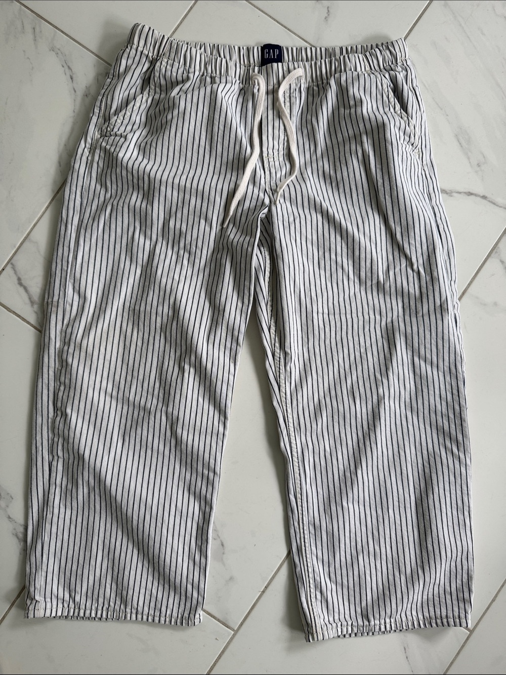 GAP Men’s White Drawstring Pants with Navy Pinstripes